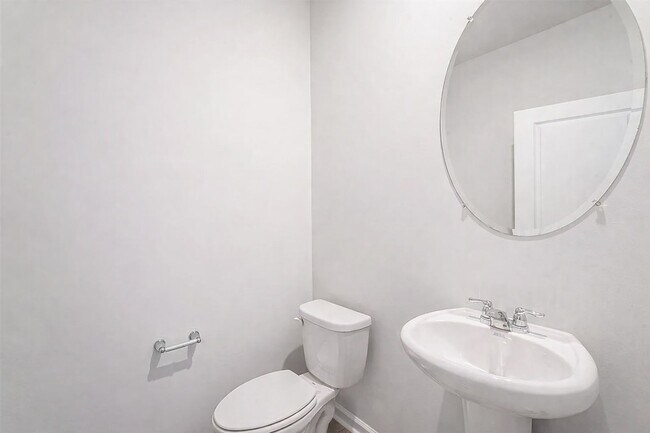 Building Photo - 3 bedrooms, 2 1/2 bathrooms in Richmond Hill's Heartwood Community