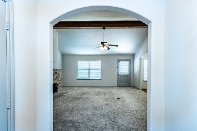 Building Photo - Gorgeous Home in Cooper District