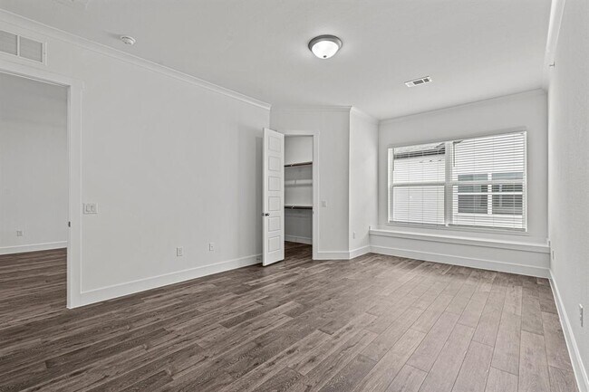 Building Photo - 1664 Hillside Terrace