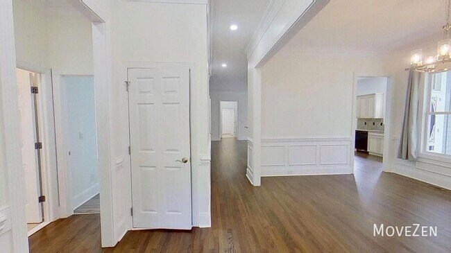 Building Photo - 17011 Hedgerow Park Rd