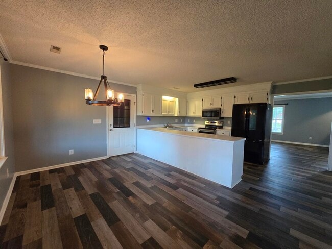 Building Photo - 2660 Nicholson Dr