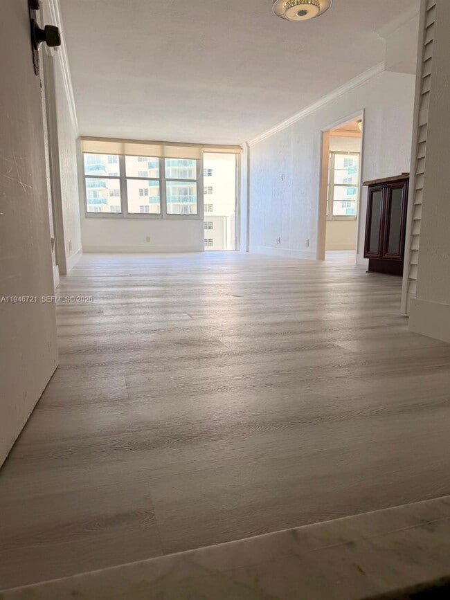 Building Photo - 3725 S Ocean Dr