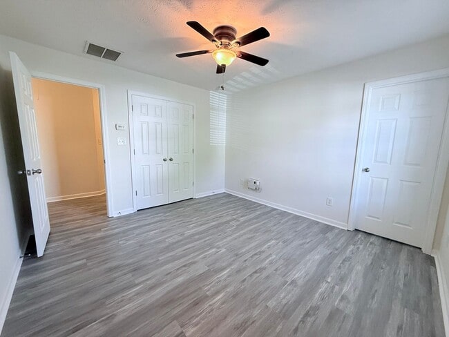 Building Photo - Spacious 3/2.5 Townhome in Lawrenceville