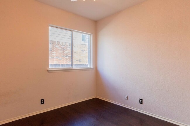 Building Photo - 509 Foxford Run Dr