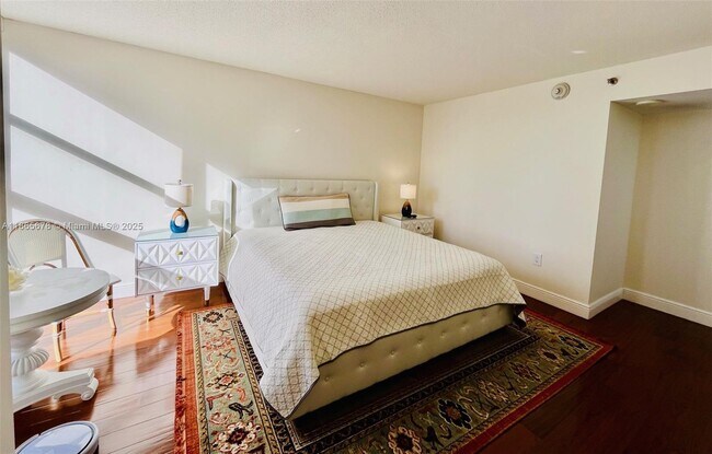 Building Photo - 5757 Collins Ave