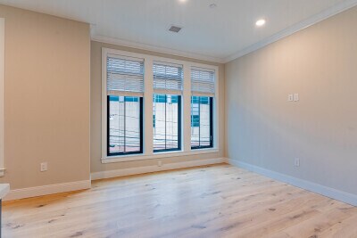 Building Photo - 163 Everett St