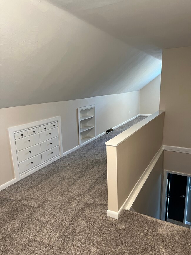 Building Photo - 1122 Sharon Ave