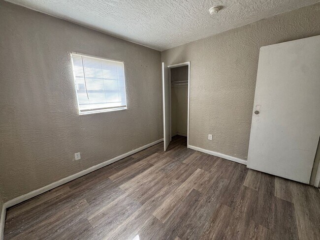 Building Photo - 1209 Carlsbad Pl