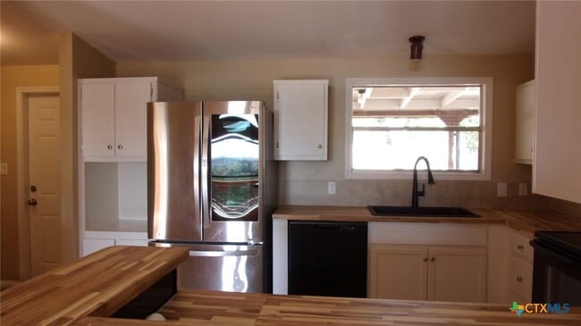 Building Photo - 252 Sir Winston Dr