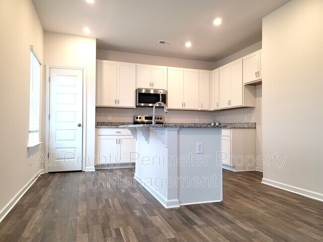 Building Photo - 25 Rambling Oaks Dr NE