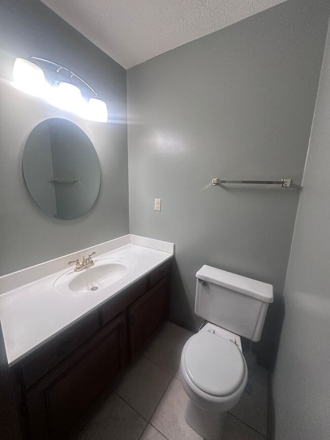 Building Photo - 1002 Juniper Springs Dr