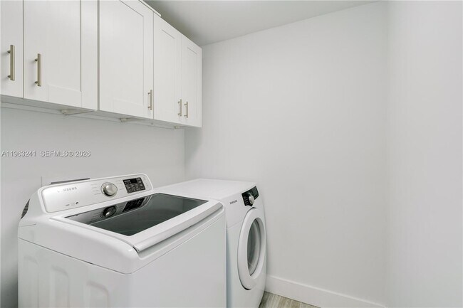 Building Photo - 6060 SW 16th Terrace