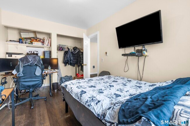 Building Photo - 84 Taylor Ave