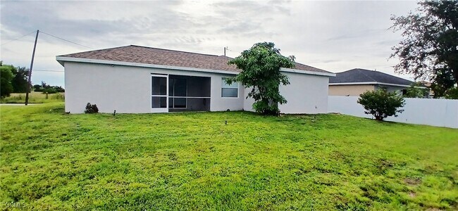Building Photo - 411 NE Juanita Pl
