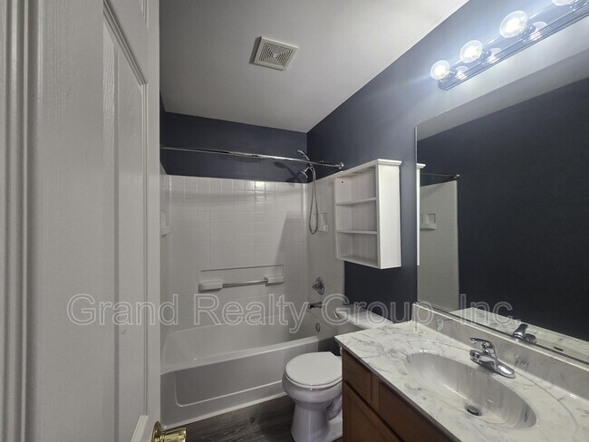 Building Photo - 2265 W Bentley Ln