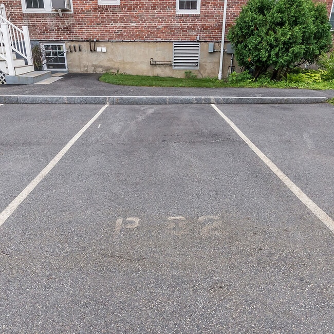 Building Photo - 31 Hammond Pond Pky