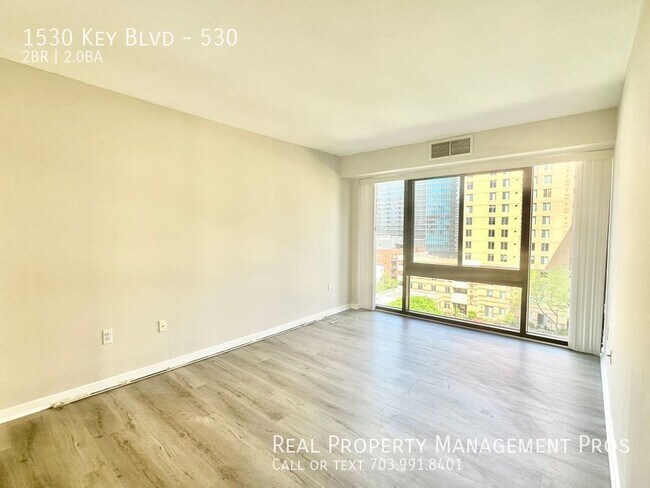 Building Photo - Sun-Drenched Condo-Stunning Views, Walk to...