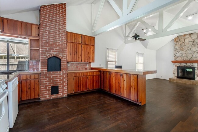 Building Photo - Charming 2-Bedroom, 1/5-Bath Home in Little Forest Hills