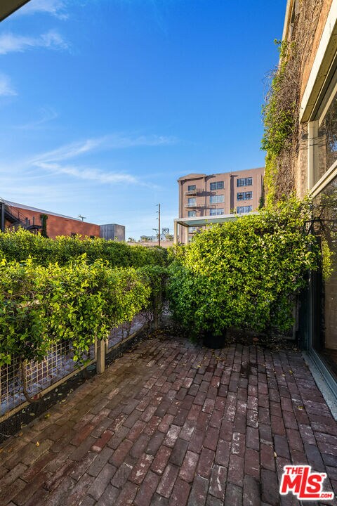 Building Photo - 1850 Industrial St