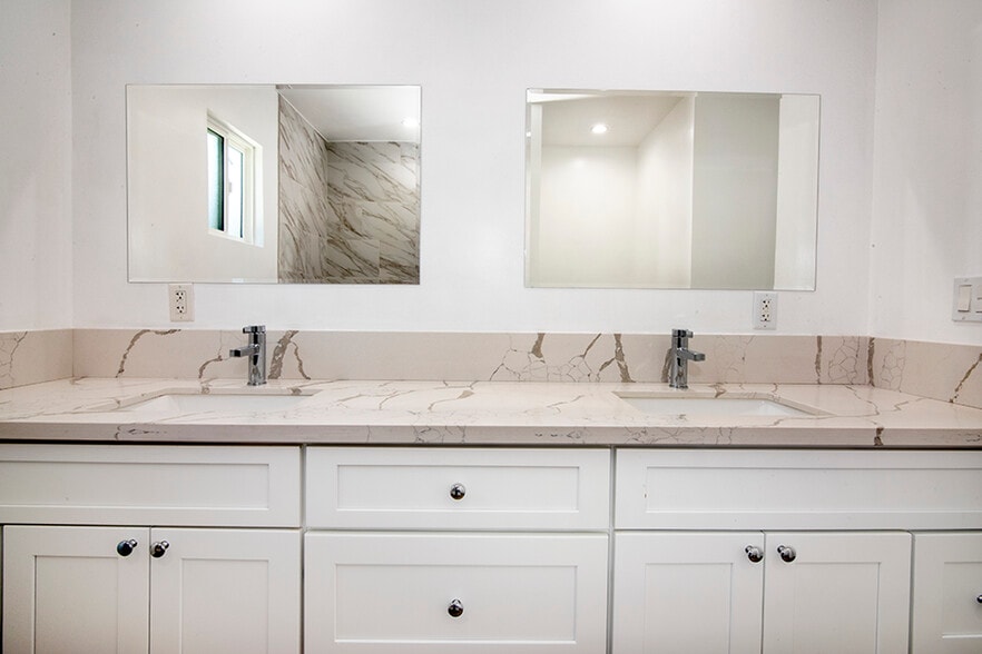Bathroom 2 Double Sink - 562 W 18th St