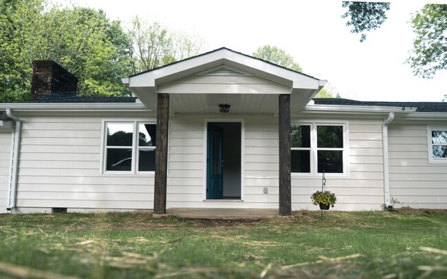 Primary Photo - 206 Donald Alexander Rd