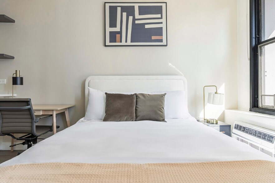 Building Photo - 21 E Chestnut St