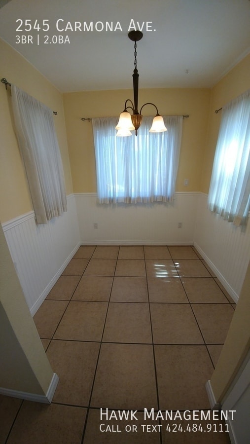 Building Photo - 2545 Carmona Ave