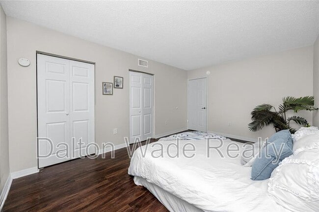 Building Photo - 2095 Sunset Point Rd