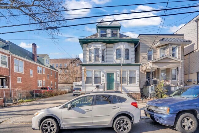 Building Photo - 25 Reservoir Ave