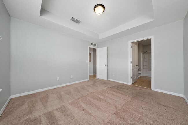 Building Photo - 2nd Story 2 Bedroom with Garage in Carter ...