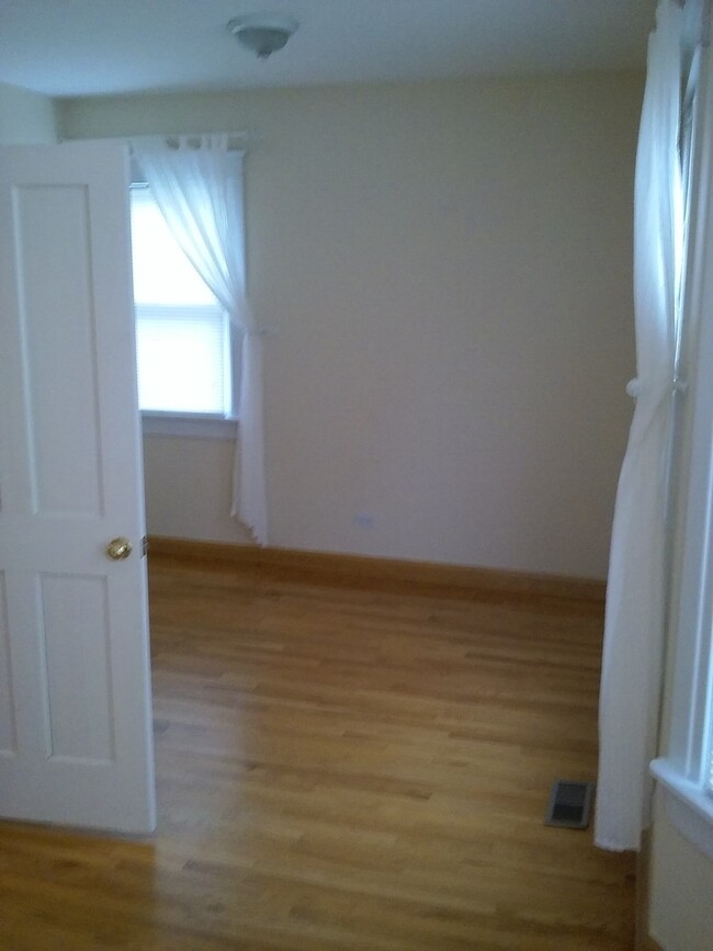 Building Photo - 407 S Hough St