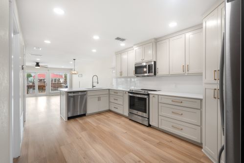 Building Photo - 15326 Bonasse Ct