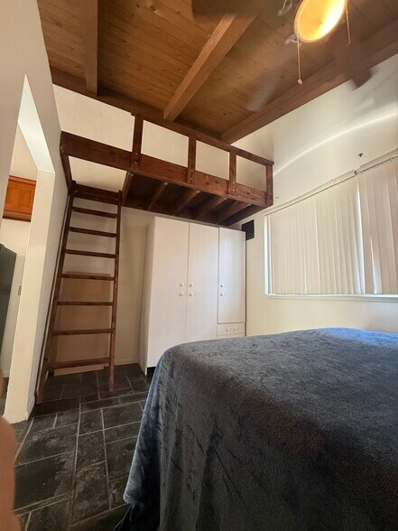 Building Photo - 12011 Browning Ave