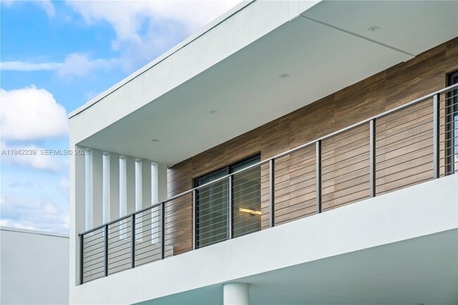 Building Photo - 16680 Botaniko Dr N