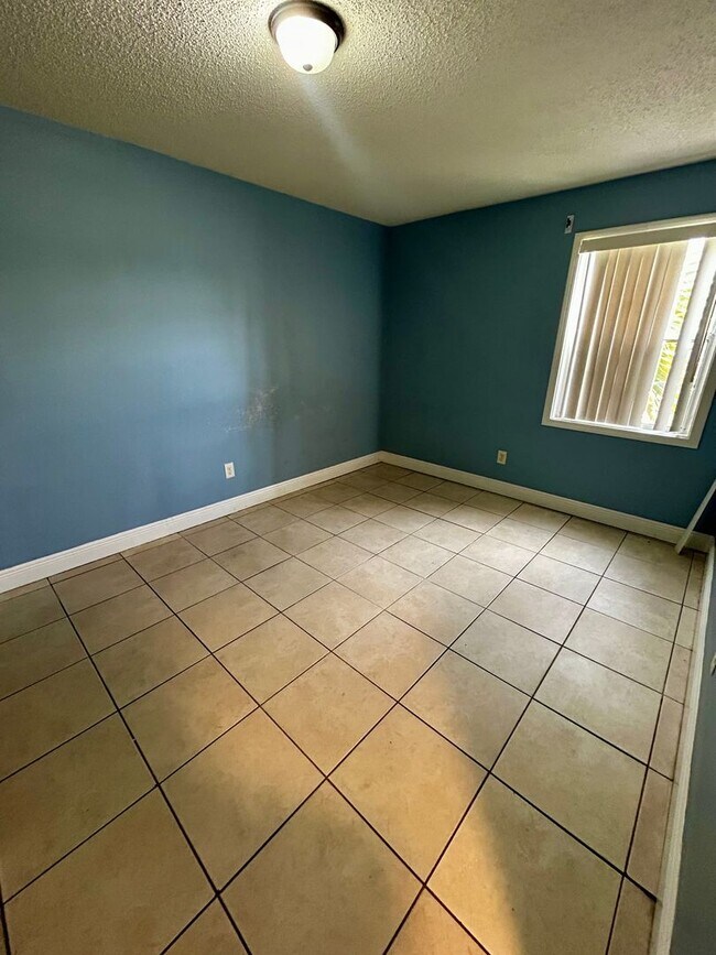 Building Photo - 6321 Lenawee St