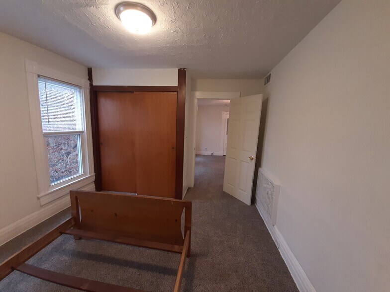 Bedroom - 1120 Garfield Ave