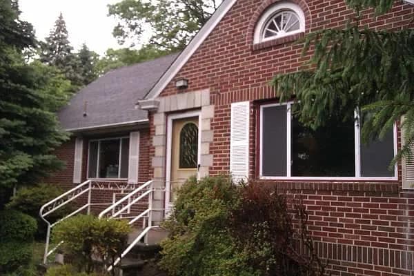 Primary Photo - 60 Longue Vue Ave