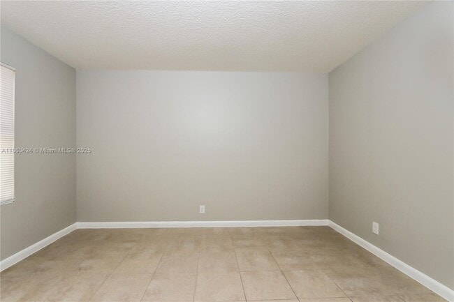 Building Photo - 7109 Glenwood Dr