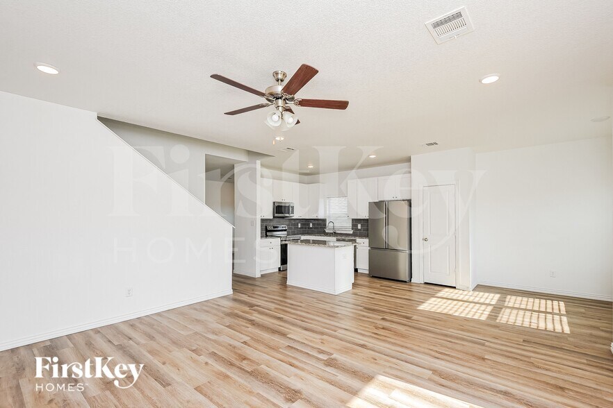 Building Photo - 7328 Parkside Pl Dr