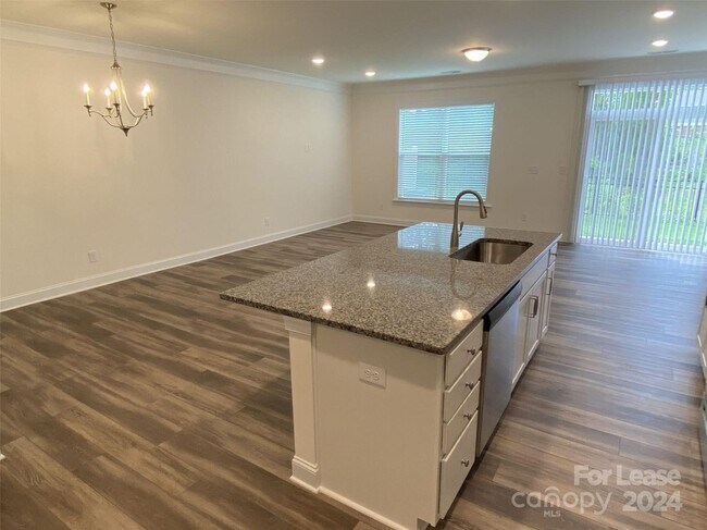 Building Photo - 1006 Moffat Ln
