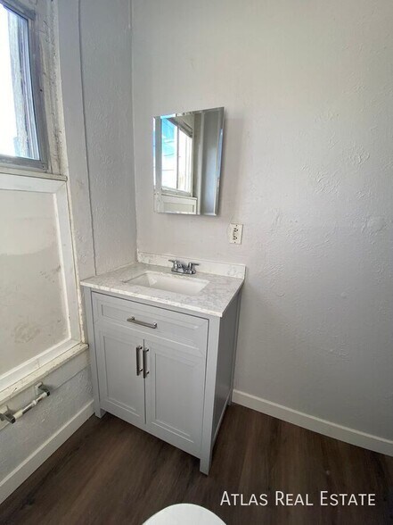 Building Photo - 814 Mariposa St