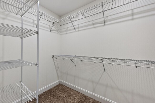 Building Photo - Pet Friendly Three Bedroom!