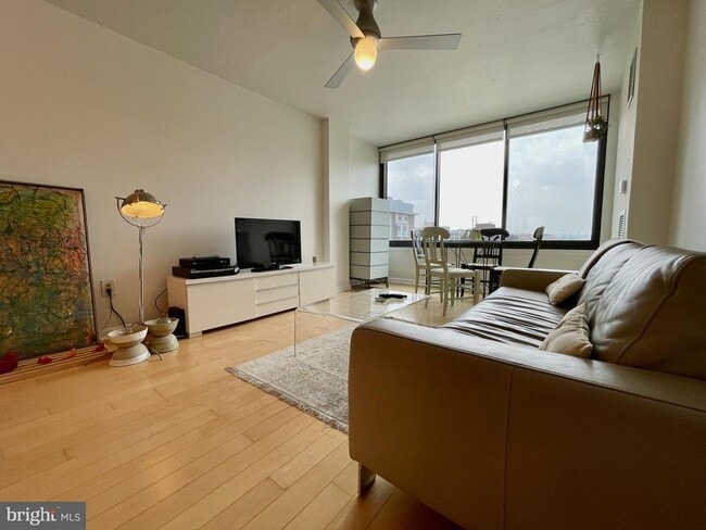 Building Photo - 1301 20th St NW