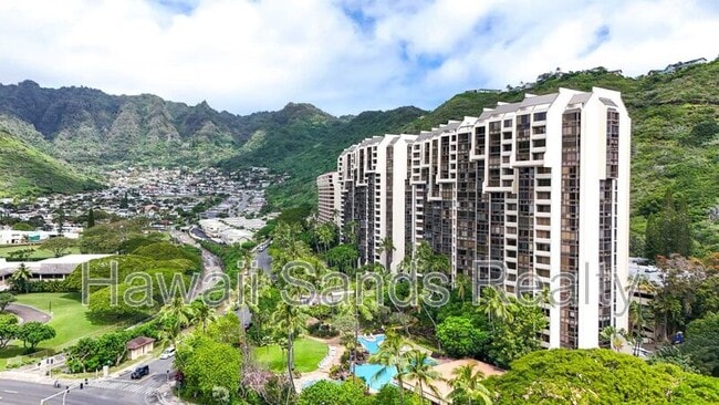 Building Photo - 501 Hahaione St