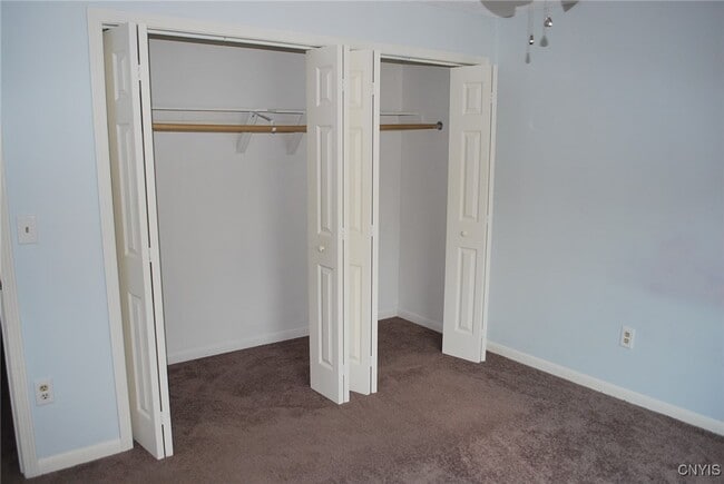 Building Photo - 59 Skyline Dr