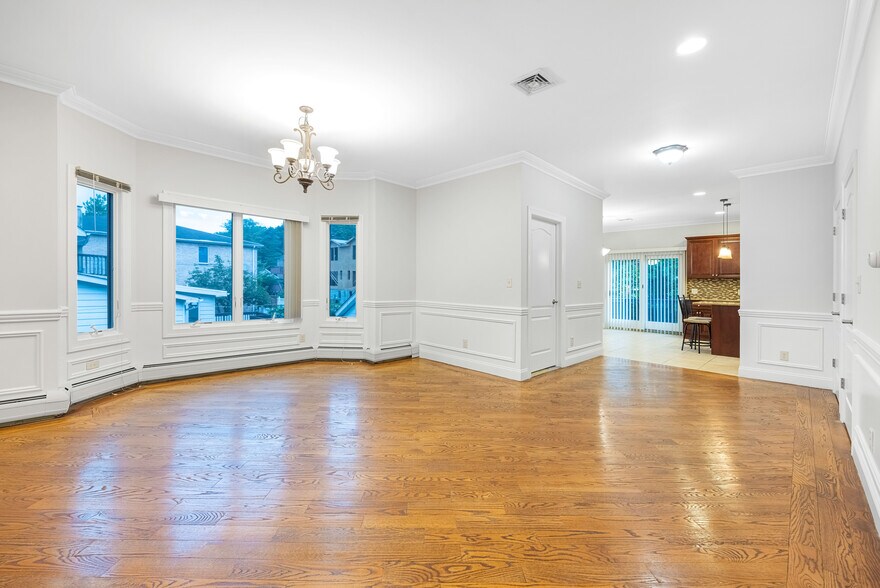 Building Photo - 258 4th St