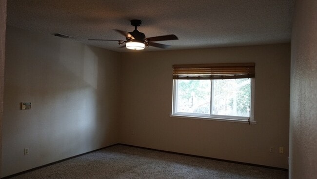 Building Photo - Charming 2 bed, 2.5 ba, 1250 sq. ft. duple...