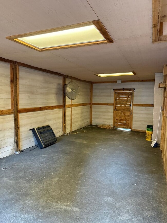 Building Photo - 2 Bedroom 1 Bath Rancher with Incredible Yard & Bonus Spaces