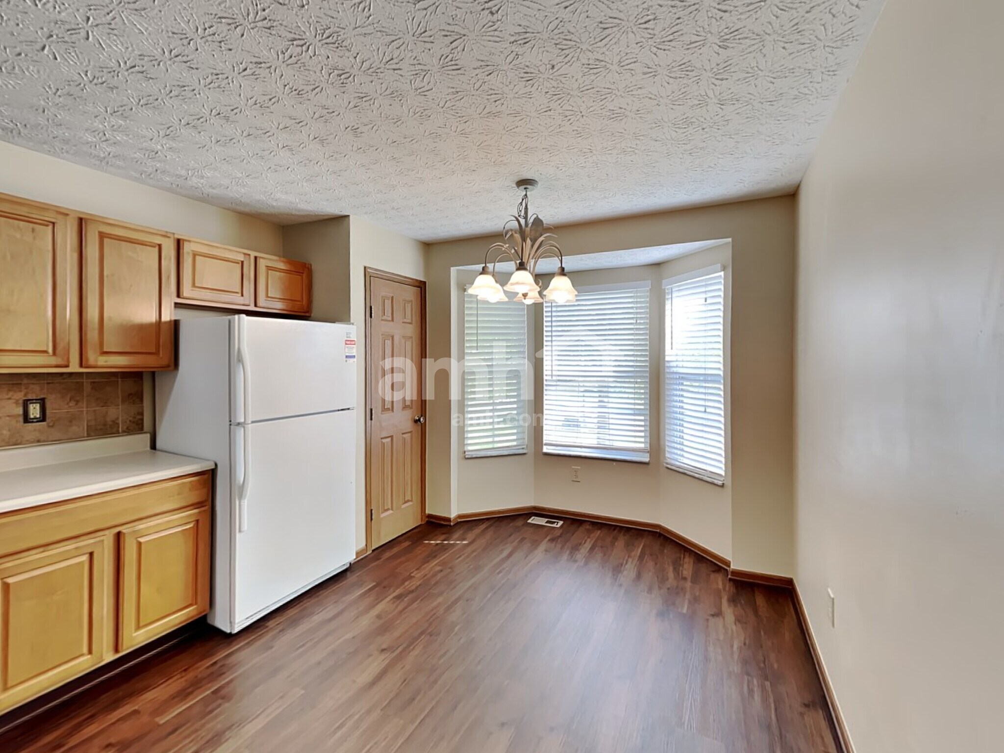 Building Photo - 7660 Farm Hill Dr