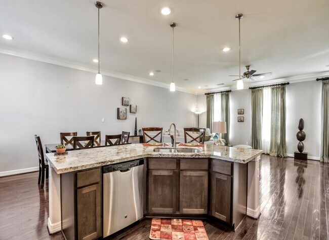 Building Photo - 12265 Oxford Cres Cir